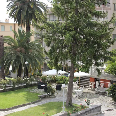 Maria Hotel 2*
